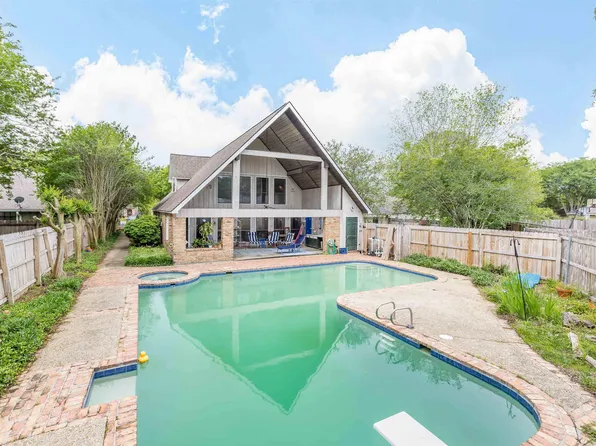 1421 W Fairview Dr, Baton Rouge, LA 70816