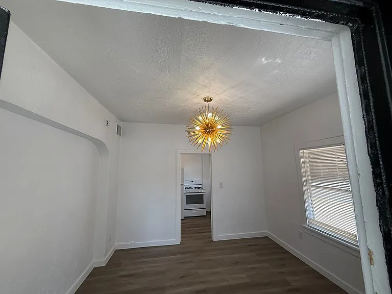 239 N Warren Ave — Photo 59