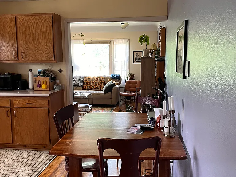 2398 Carter Ave — Photo 5