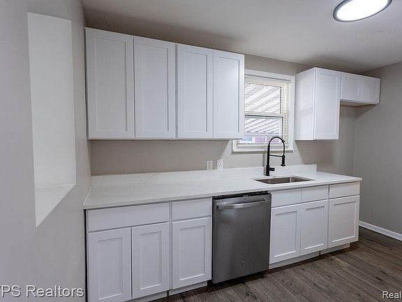 4th image of 21737 McCormick St