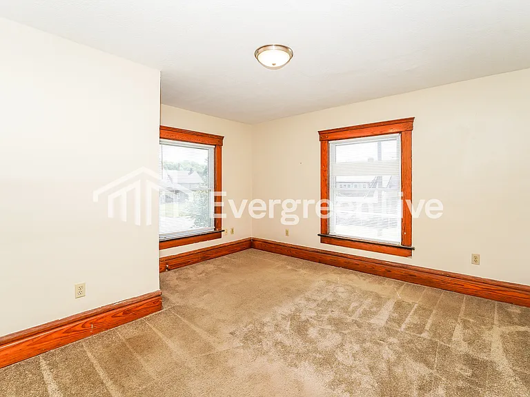 1373 Sprague St — Photo 7