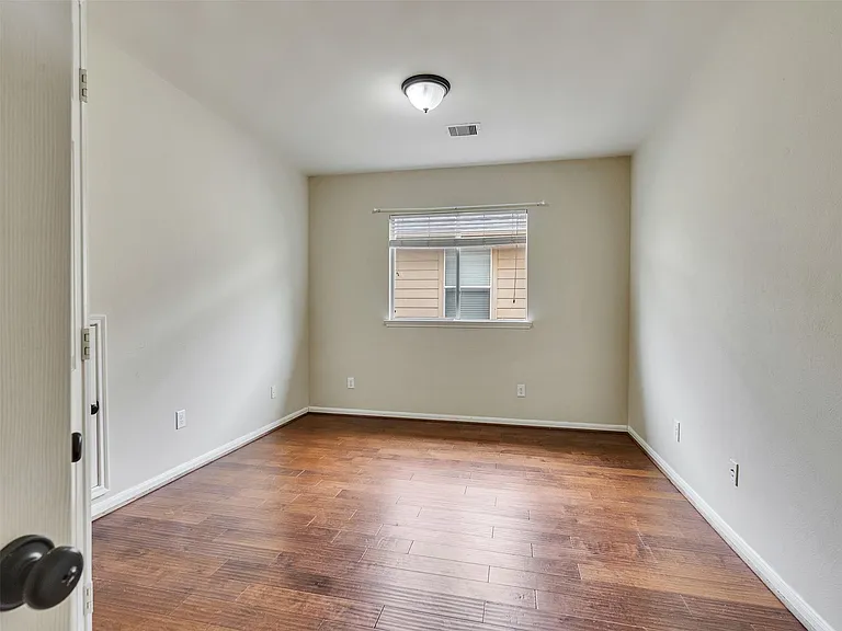 28006 Hollyfare Dr — Photo 30