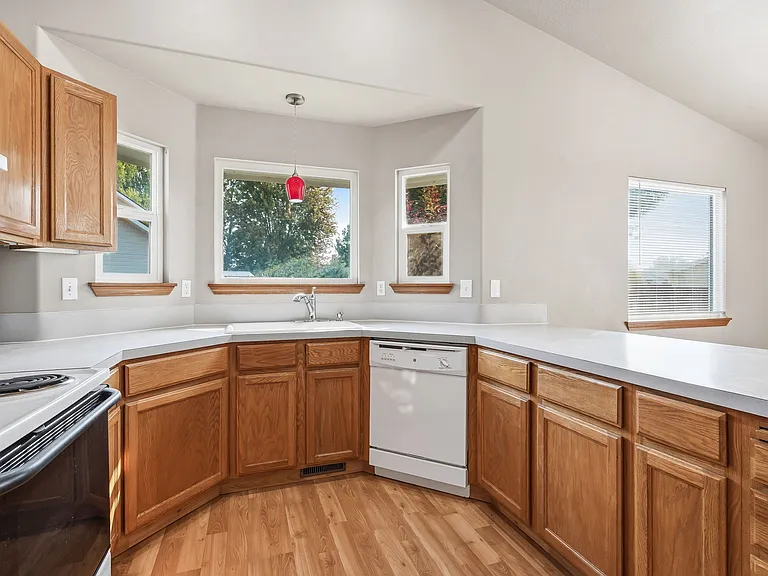 2466 N Stone Pl — Photo 24