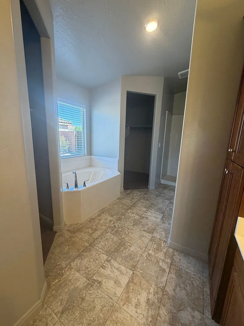 Beautiful 4 bedroom home in Washington Fields! — Photo 4