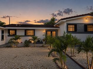 565 NE 179th Dr, North Miami Beach, FL 33162