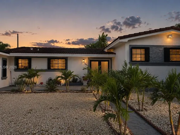 565 NE 179th Dr, North Miami Beach, FL 33162