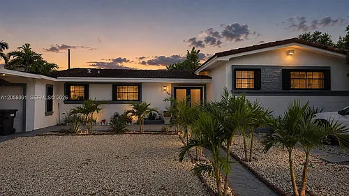 565 NE 179th Dr Photo 1