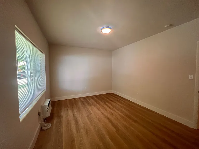 1410 SW 37th Ave — Photo 17