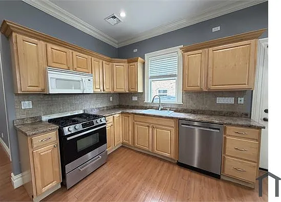 488 Ionia Ave #1 — Photo 9