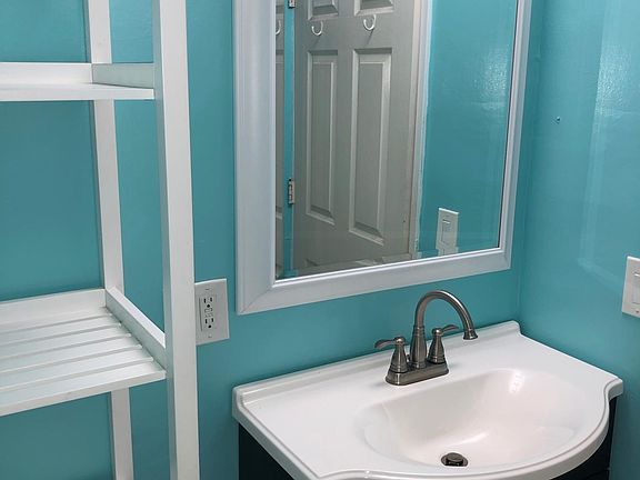 Bathroom with shower/tub combo