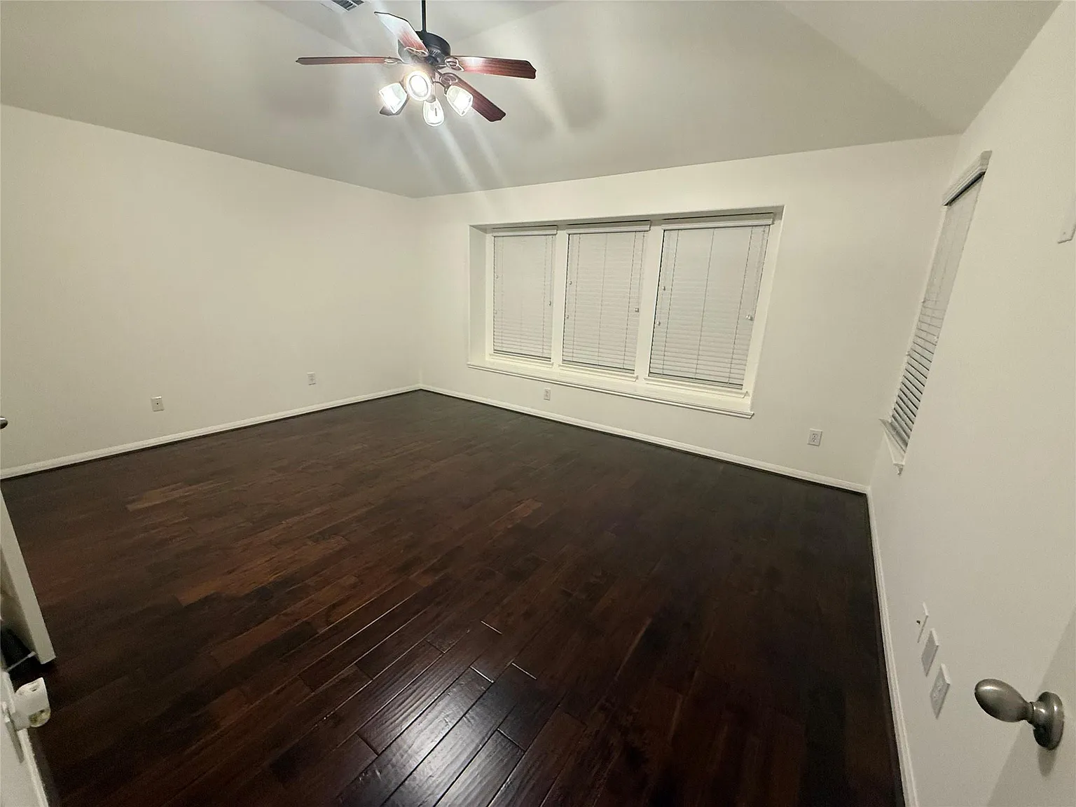 4 bed, 2.0 bath, 2033 sqft, $2,495 — Photo 2