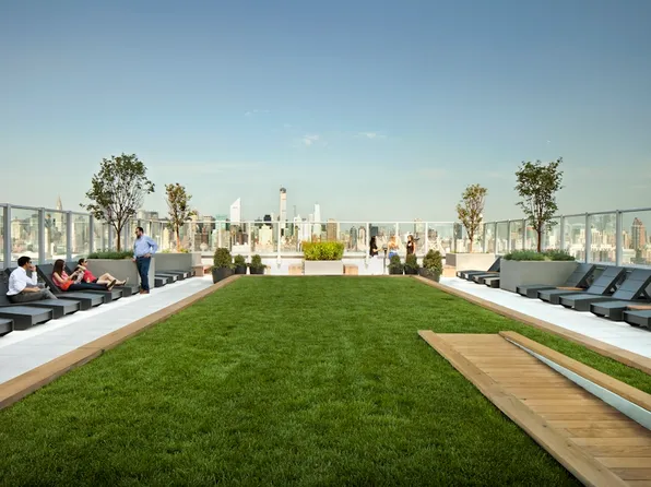 43-10 Crescent Street image 14 of 17