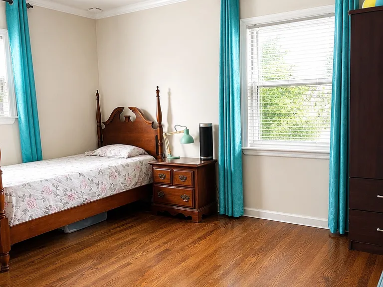 Bedroom 2, tenant can use all furniture here for free if they wish