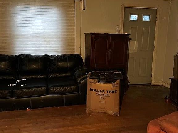 3rd image of 4310 W 137th St