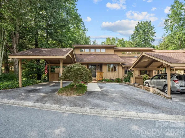 405 Red Oak Dr, Hendersonville, NC 28791