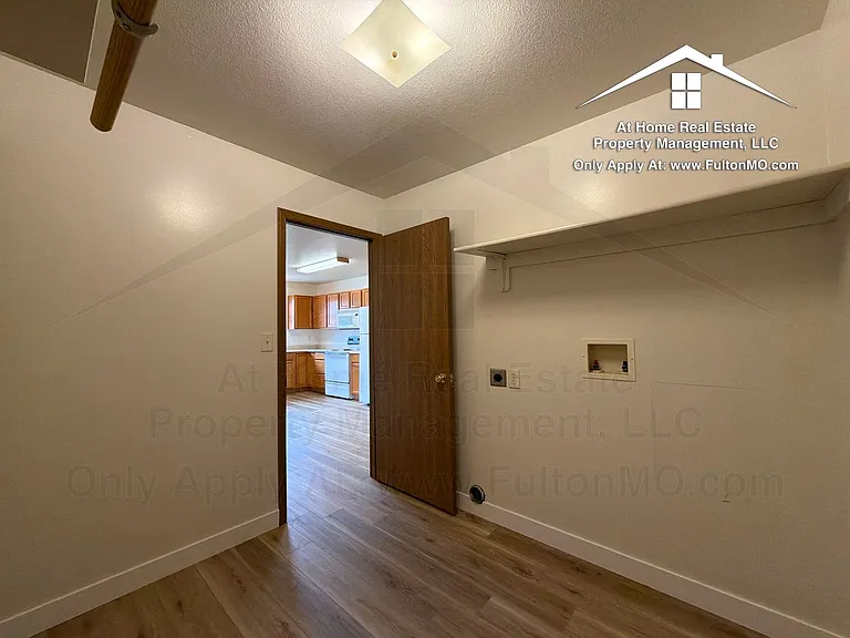 469471 Law Ct — Photo 22