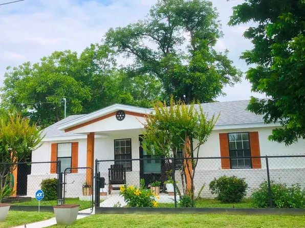 905 E 2nd St, Del Rio, TX 78840