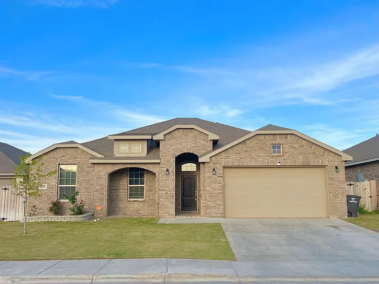 605 Dupont Ct — Photo 1
