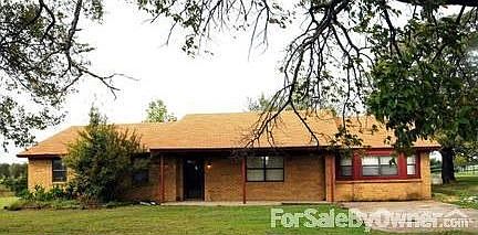 MAIN HOUSE : 3 bdrm 1 3/4 bath Office and Den (optional 4th bdrm - no closet)