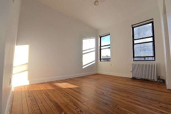 1st image of 13 Allen St #15