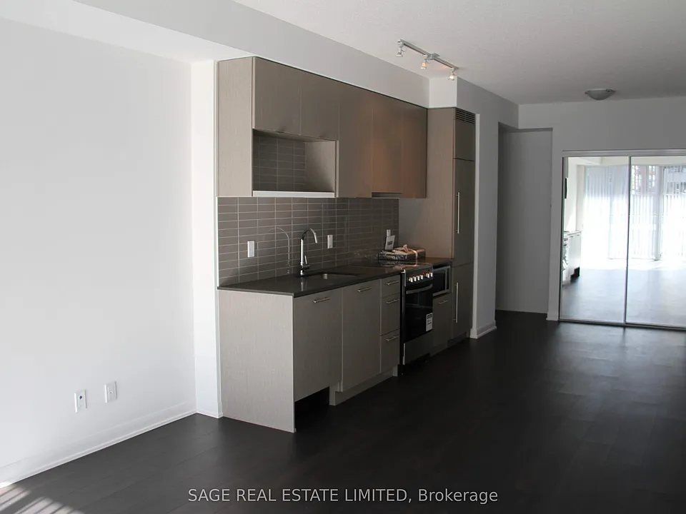 435 Richmond St W #304