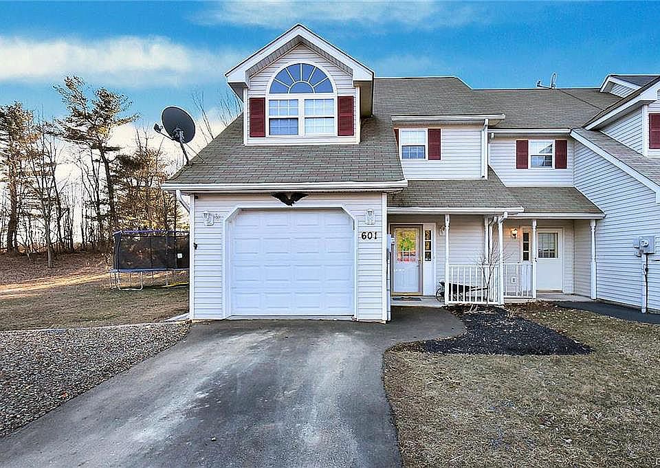End unit townhome