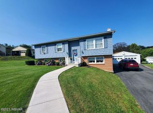 13 Cherokee Ln, Williamsport, PA 17701