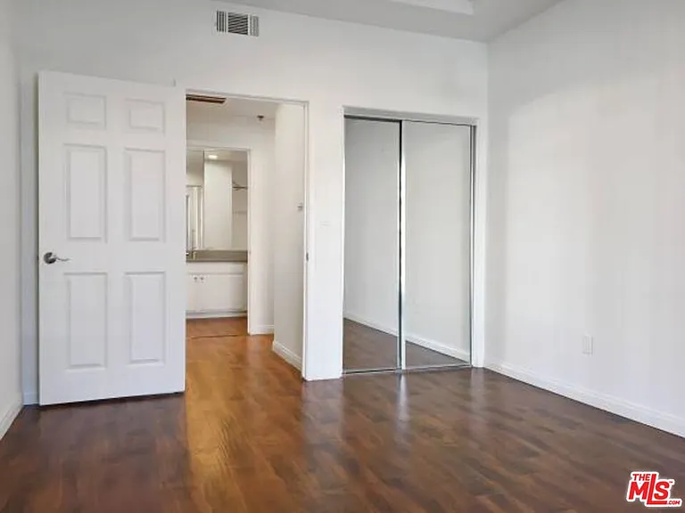 12712 Moorpark St #103 — Photo 10
