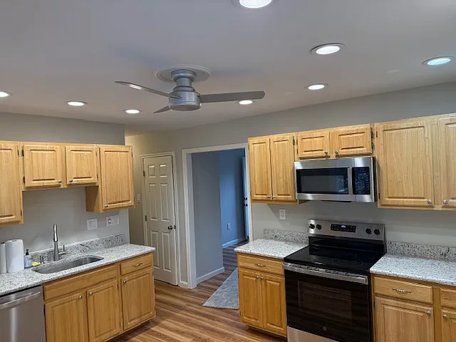 Easy flow from the front door to the living room to the kitchen.
