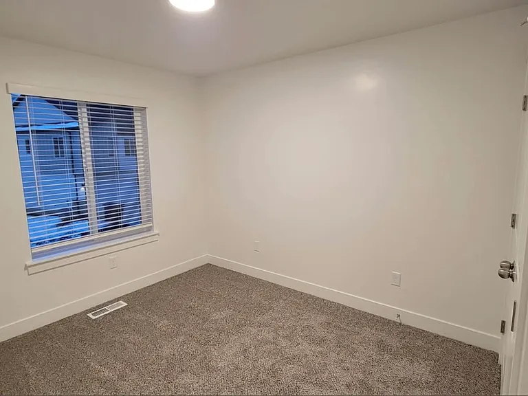 3165 S 350 W — Photo 10