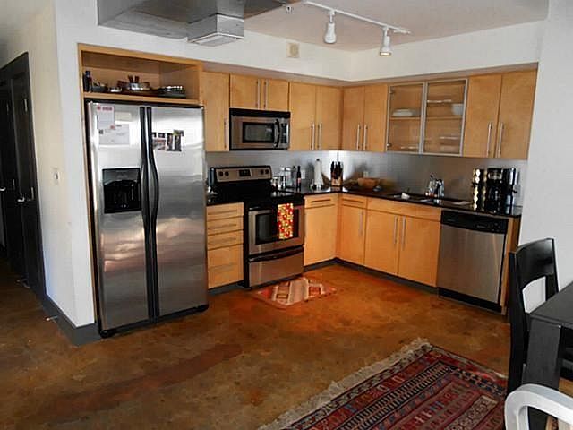 1st image of 329 E Colorado Blvd #Id51149