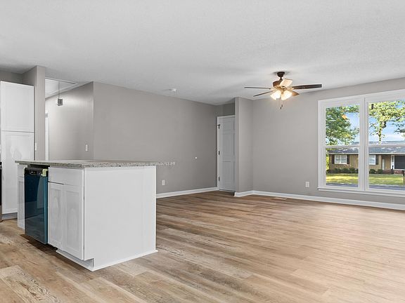 4th image of 1231 Sheppard Rd