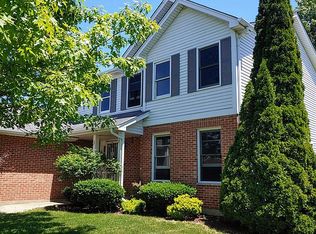 2750 Melbourne Ln, Lake In The Hills, IL 60156