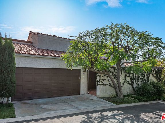 2nd image of 1922 Palisades Dr