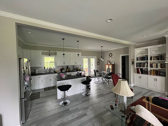 3rd image of 1443 Millsville Ln