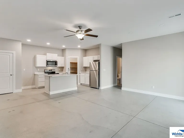 101 E Santa Fe Cir — Photo 8