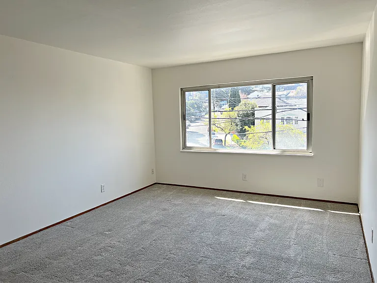 Capri Apartments — Photo 22