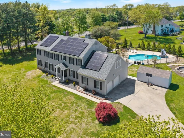 218 Heritage Dr, Columbus, NJ 08022