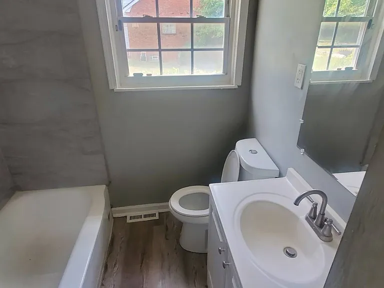 4595 Lee Rd — Photo 5