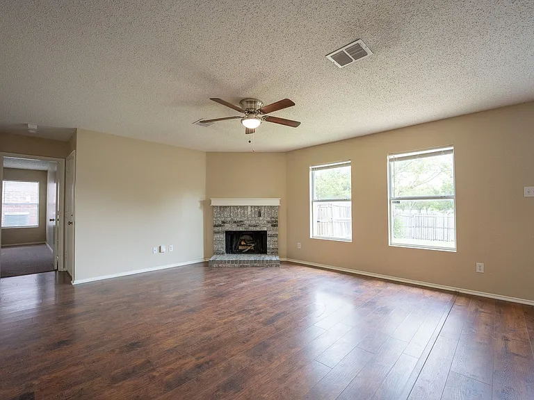 1420 Bumble Bee Dr — Photo 9