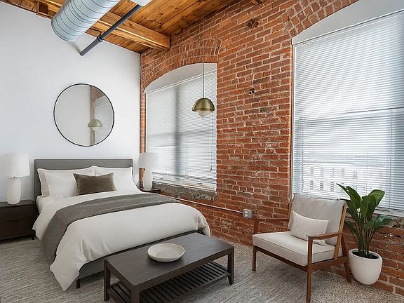 5th image of 2820 Detroit Ave APT 204