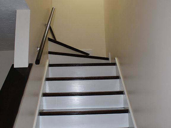 5th image of 6 Crestwood Dr