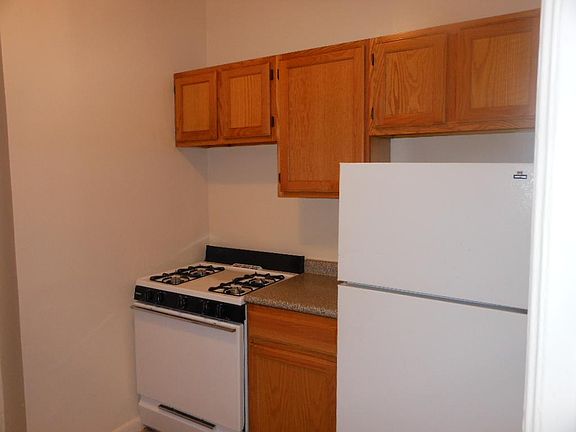 3rd image of 2282 Grand Ave