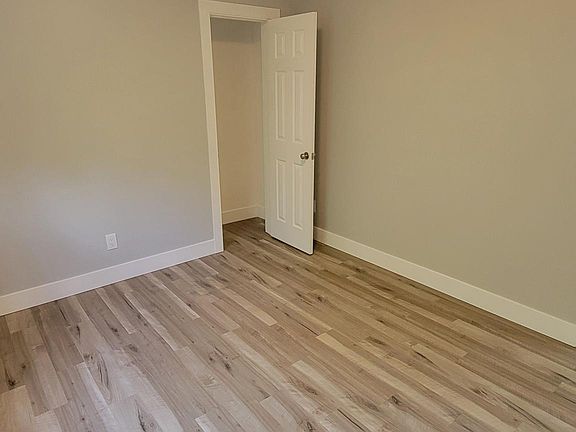 5th image of 301 E Circle Dr