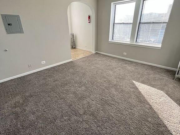 2nd image of 327 N Pine Ave #Pe-306