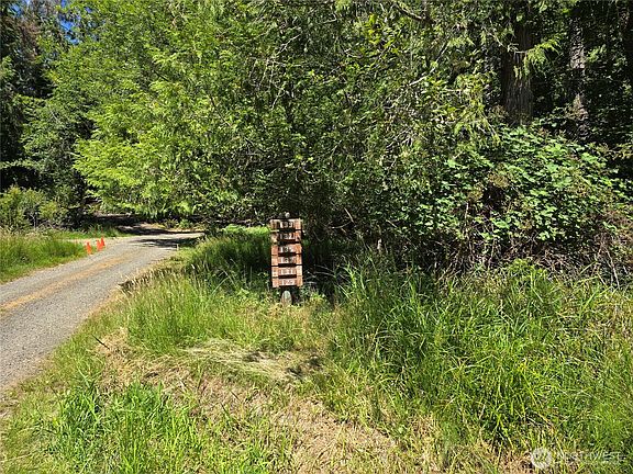 2nd image of 133 E Barnacle Boulevard
