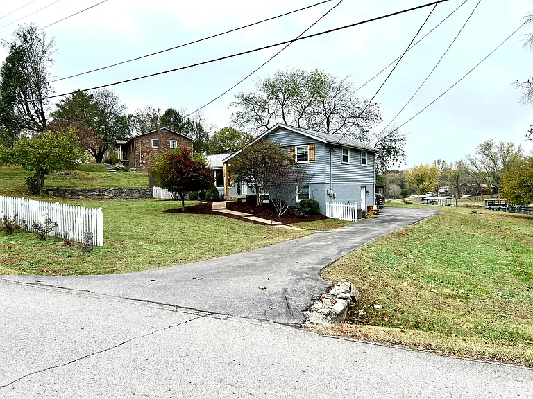202 Edgewater Dr — Photo 30