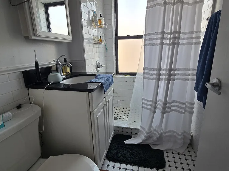 351 E 13th St #4 — Photo 8