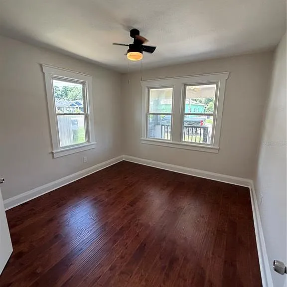 919 W Plymouth St — Photo 12