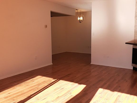 5th image of 9009 Tobias Ave #31